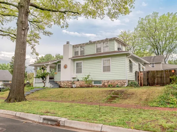 2001 SW 2nd St, Topeka, KS 66606