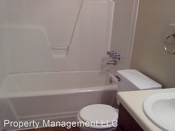 4th image of 162 Park Cir #D