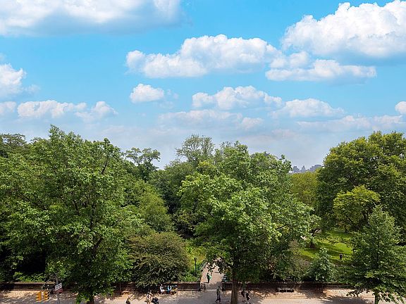 3rd image of 425 Central Park W APT 6A