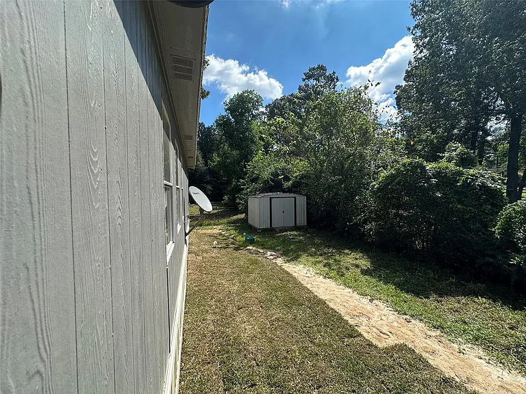 18143 Breezy Dr — Photo 37