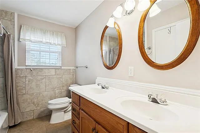 110 N Dabney Dr — Photo 13