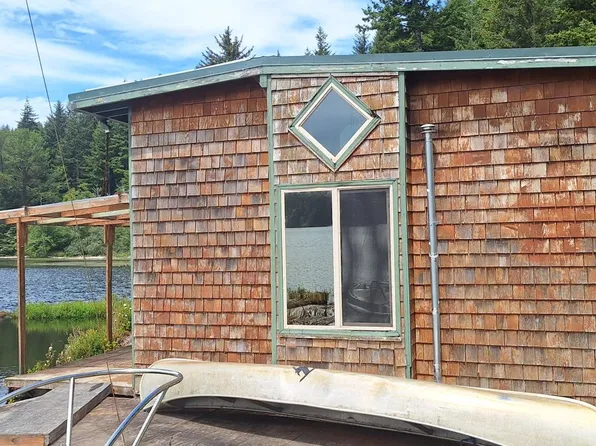 Tahkenitch Lndg E, Gardiner, OR 97441