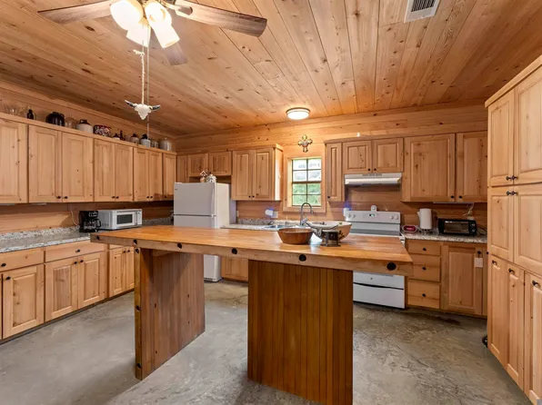 6409 Pohlman Rd, Saint Francisville, LA 70775