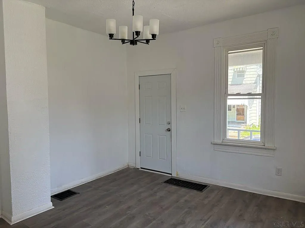 2 bed, 1.0 bath, 858 sqft, $750 — Photo 4