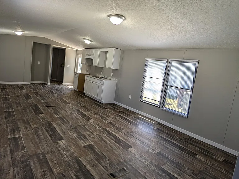 154 Callaway Ln — Photo 12