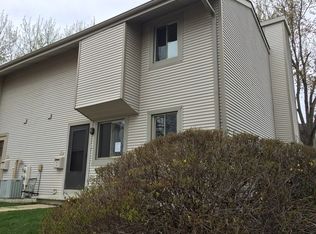 1010 Emerald Dr, Schaumburg, IL 60173