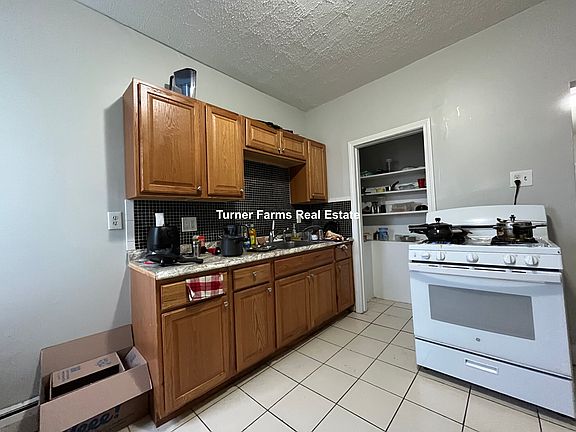 3rd image of 8-10 Oakland St #3