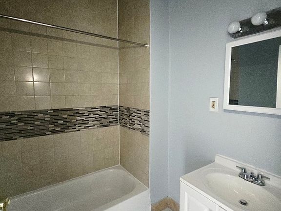 5th image of 207 Wilkinson Ave #1A