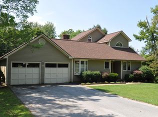 296 Duffy Dr, Bennington, VT 05201