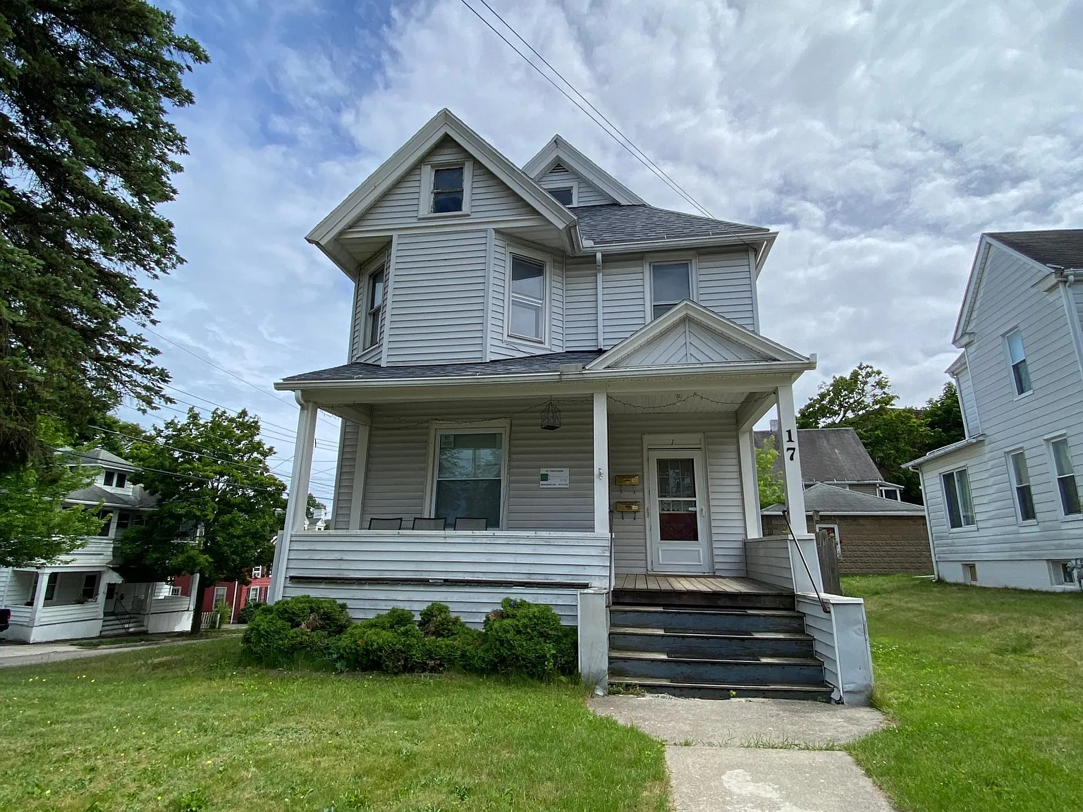 6 bed, 2544 sqft, $4,740 — Photo 1