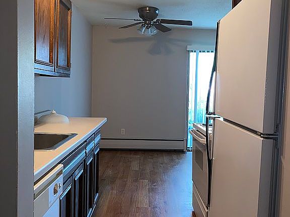 2nd image of 818 Old Settlers Trl APT 4