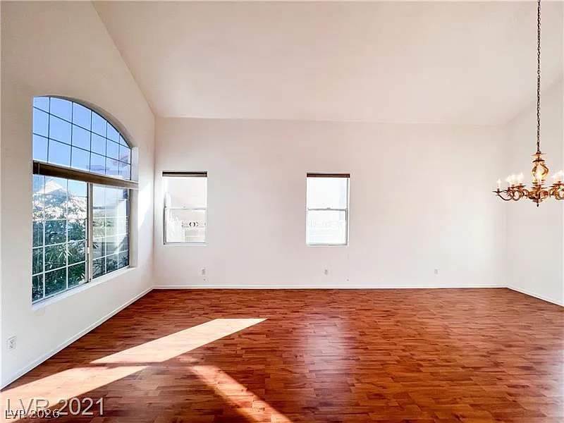 3 bed, 3.5 bath, 1954 sqft, $2,200 — Photo 4