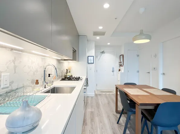 8181 Chester St #210, Vancouver, BC V5X 3Y5