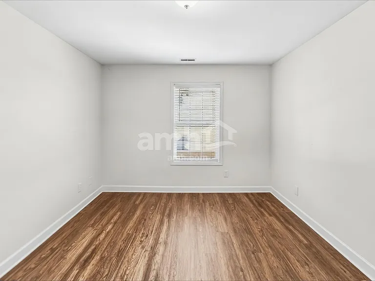 1305 Bantry Dr — Photo 17