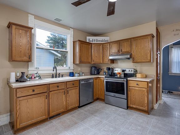 5th image of 1402 Myra Ave