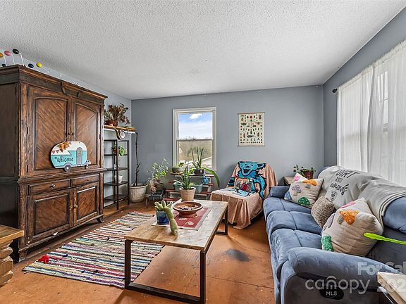 4th image of 107 Riverhills Dr