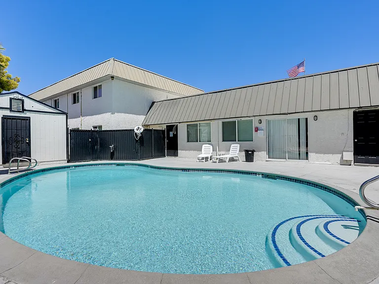 Red Rock Cove Apartments — Photo 4