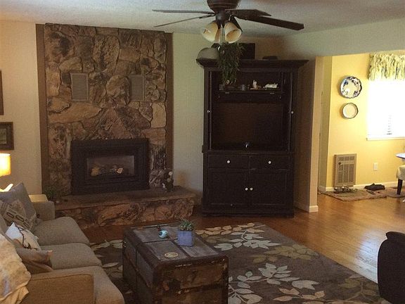 3rd image of 20646 W Willow Springs Dr