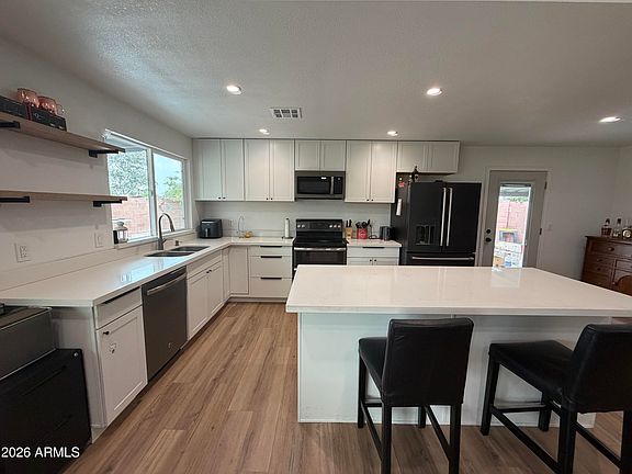 4th image of 2250 E KATHLEEN Road