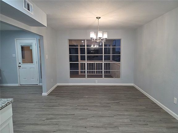 4th image of 932 Waterview St