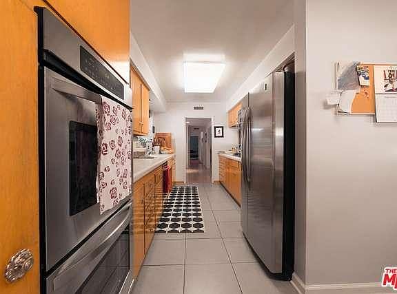 4th image of 831 San Vicente Blvd