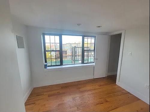 1st image of 154 Woodward Ave #2nd