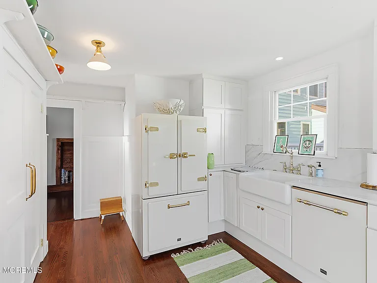 600 N Bayview Ave — Photo 6