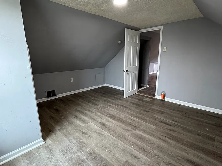 52-54 Ives Ct #3 — Photo 32