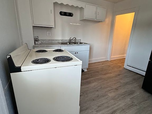 3rd image of 623 Wallace St Unit 2
