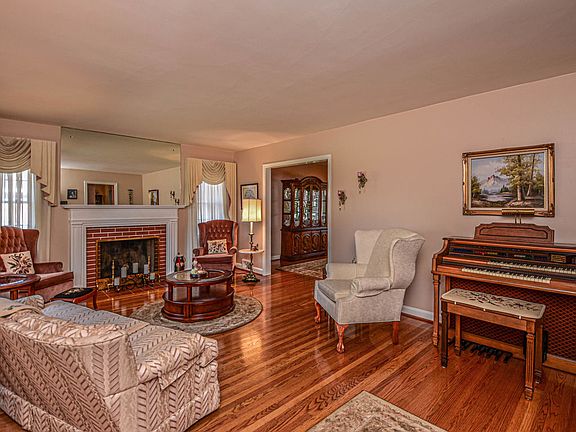 4th image of 3307 Terrier Ln