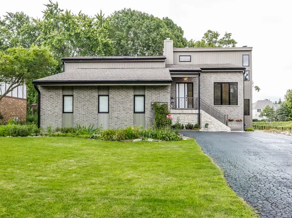 6405 Tennessee Ave, Willowbrook, IL 60527