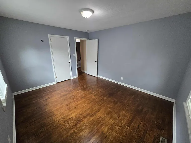 1709 E 8th St N — Photo 11