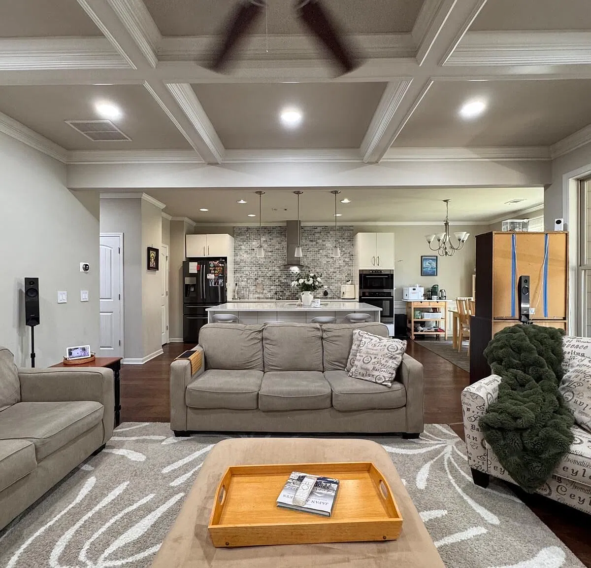 3 bed, 2.5 bath, 2412 sqft, $2,500 — Photo 3