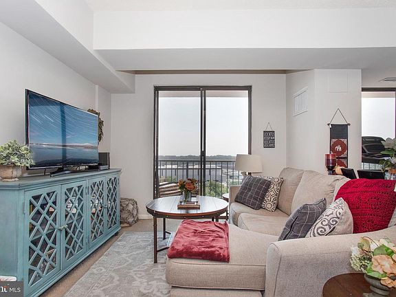 3rd image of 7420 Westlake Ter APT 1612