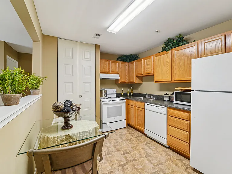 Country Meadows Apartments — Photo 26