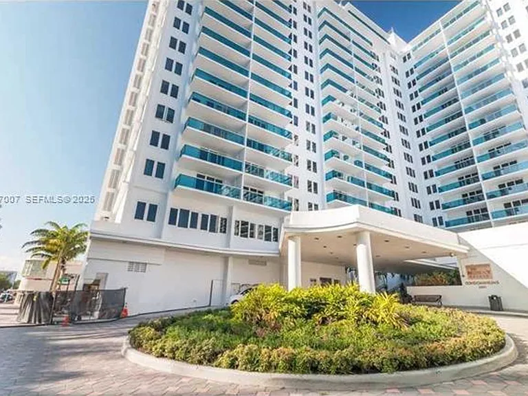 2301 Collins Avenue Cu #737 — Photo 19