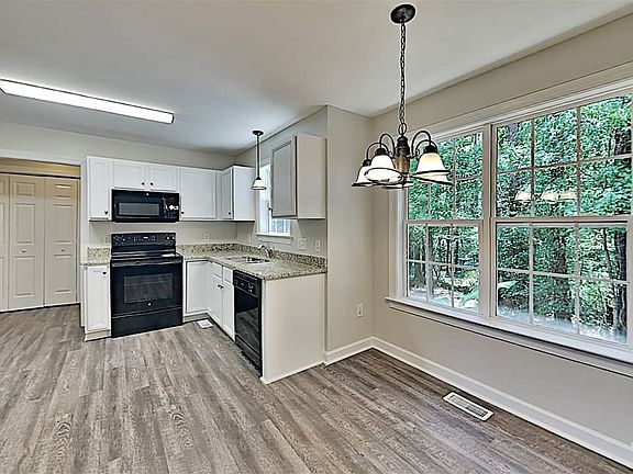 5th image of 604 Tralee Dr