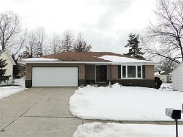 1st image of 4618 Basswood Oval