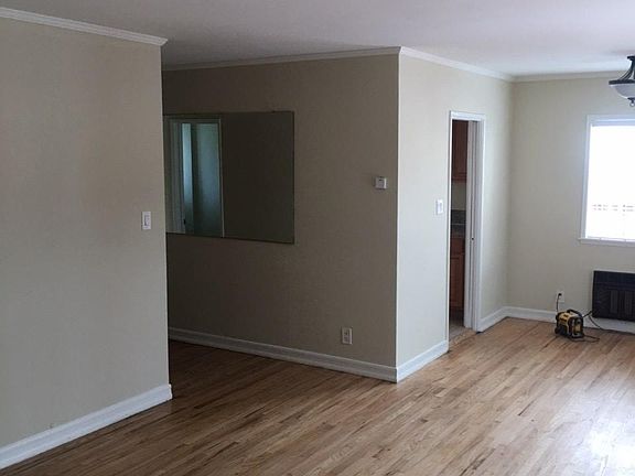 5th image of 16803 Victory Blvd
