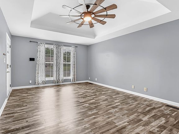 4th image of 2655 Derby Dr