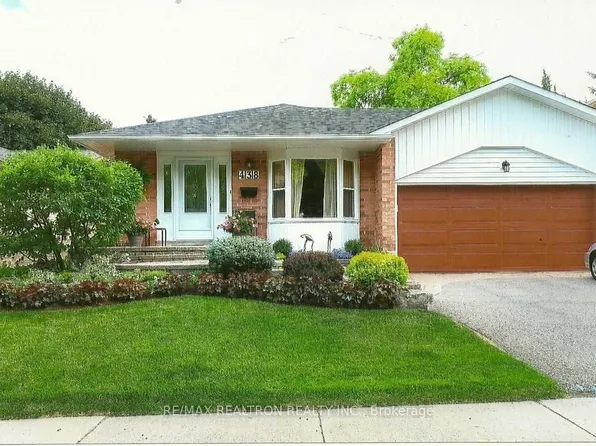 438 Bristol Rd, Newmarket, ON L3Y 6T3