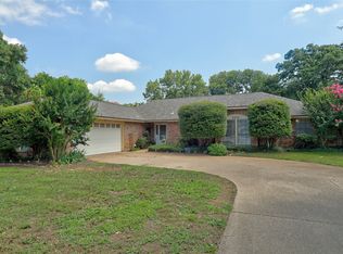 2215 W Nathan Lowe Rd, Arlington, TX 76017