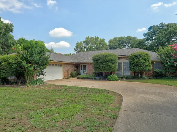 2215 W Nathan Lowe Rd, Arlington, TX 76017