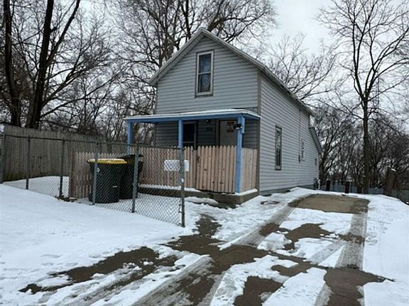 2nd image of 524 W 1st St