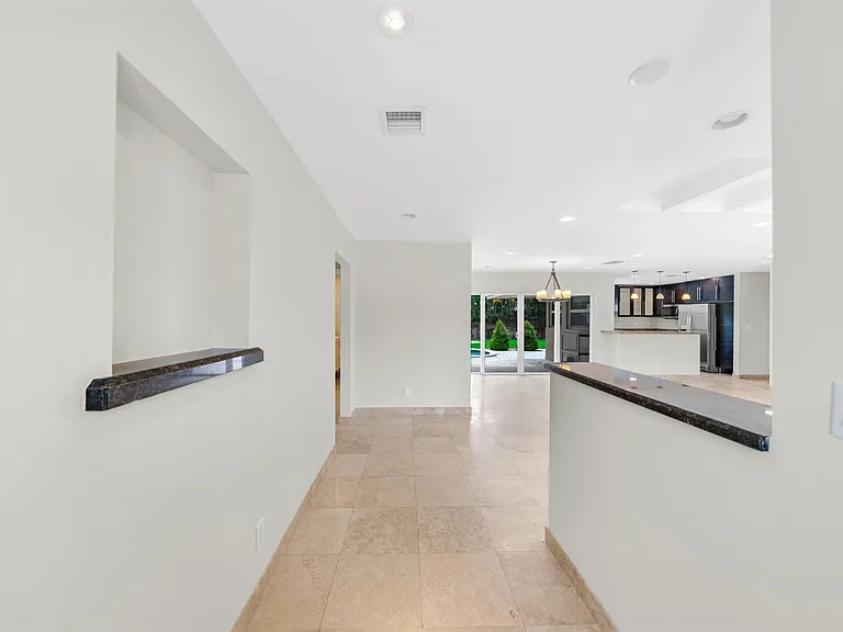 4021 Bayview Dr — Photo 5