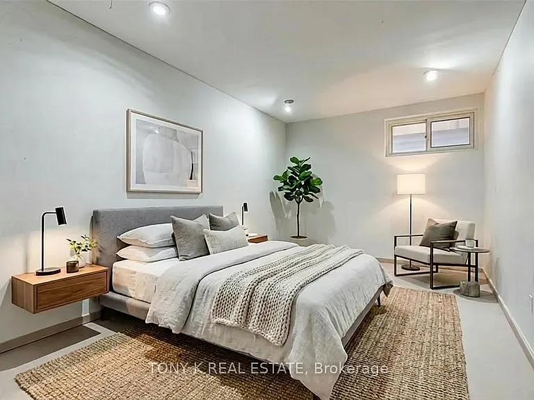 654 Grierson St — Photo 7