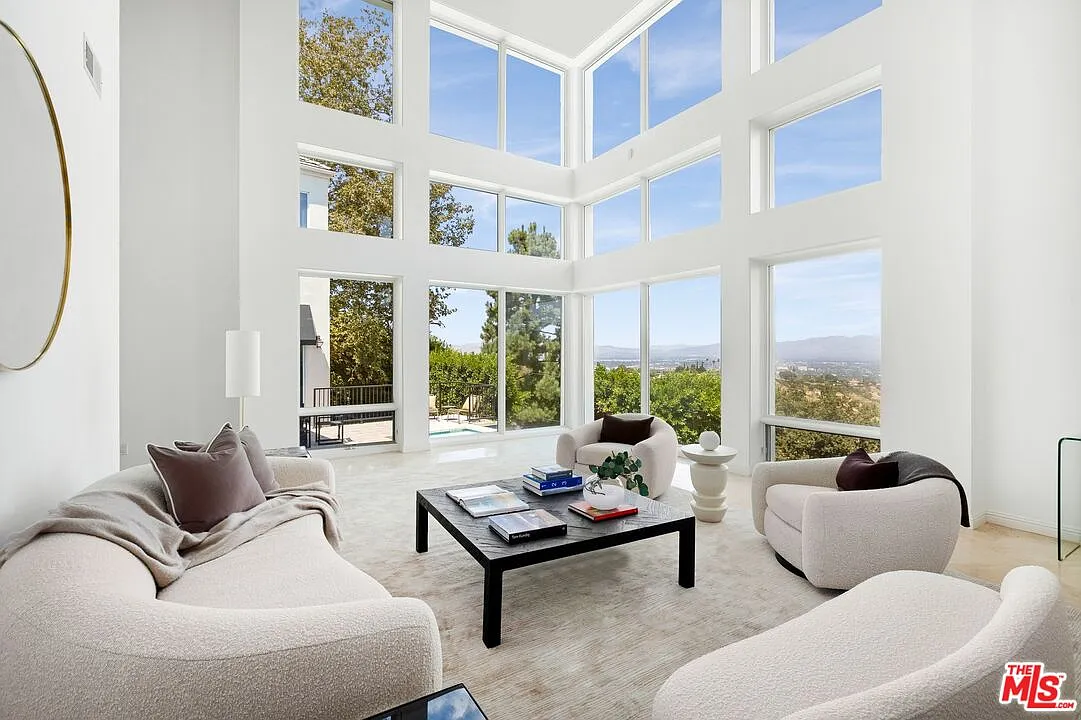 6 bed, 7.0 bath, 8754 sqft, $26,000 — Photo 3