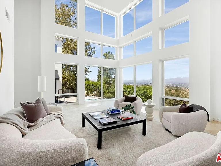 14435 Mulholland Dr — Photo 3