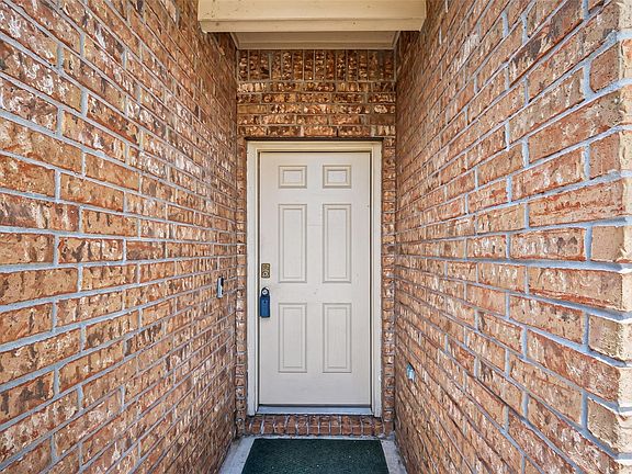 2nd image of 2314 Fallen Willow Ct