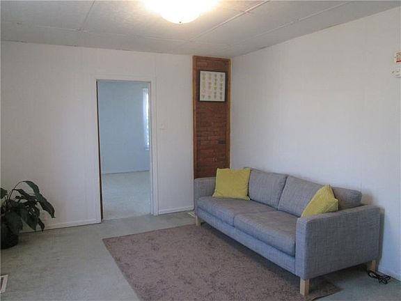 3rd image of 400 Brown Ave